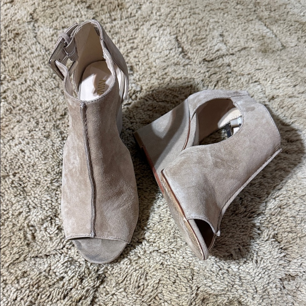 Nine West tan suede wedges size 6.5